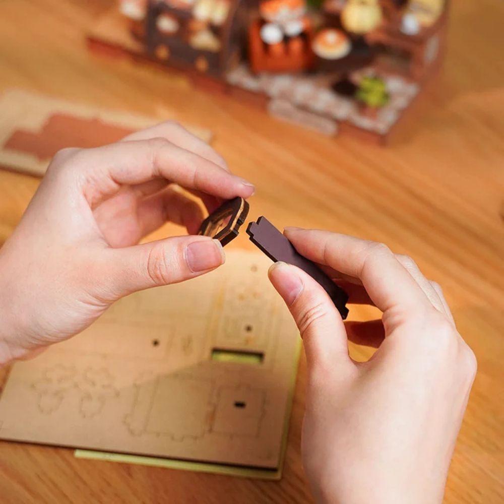 Roro Bakery & Coffee- Miniature House Kit - DIYative™