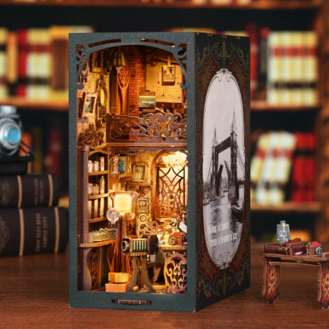 Darkroom Film DIY Book Nook Kit - DIYative™