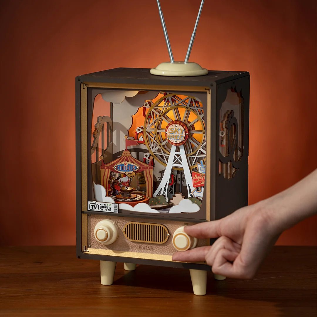 Sunset Carnival Retro TV DIY 3D Puzzle - DIYative™