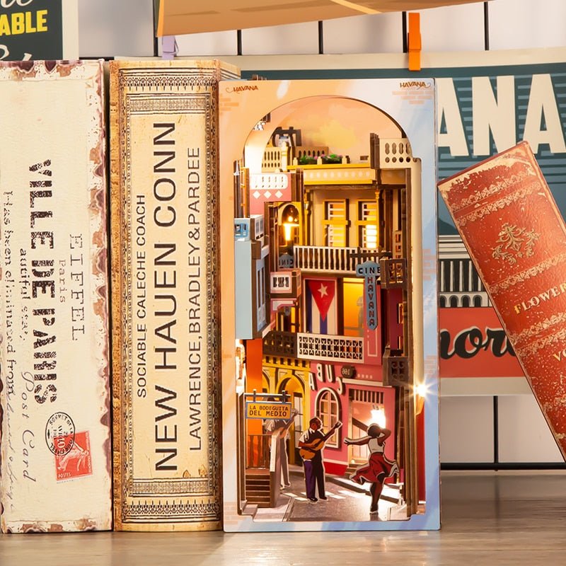 Havana Stroll Book Nook 3D Wooden Puzzle - DIYative™