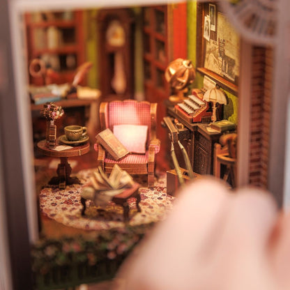 Rose Detective Agency Book Nook Kit (Sherlock Holmes Inspired) - DIYative™