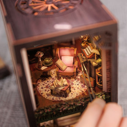 Rose Detective Agency Book Nook Kit (Sherlock Holmes Inspired) - DIYative™