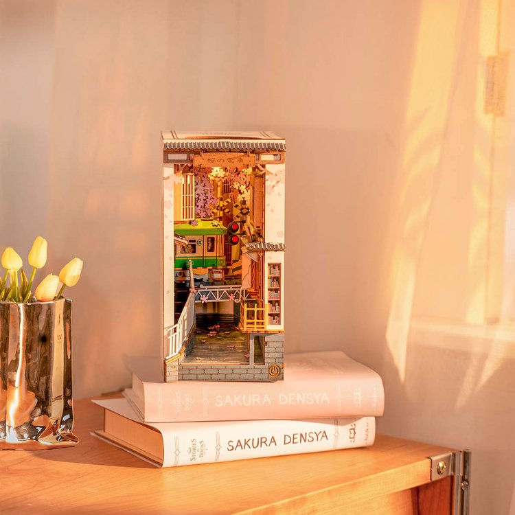 Sakura Densya 3D Wooden DIY Book Nook – DIYative™